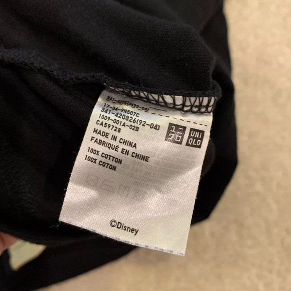 Disney Lion King Uniqlo Lot of 2 T-Shirts Mens Size M Black Gray Simba Scar King - Picture 6 of 12